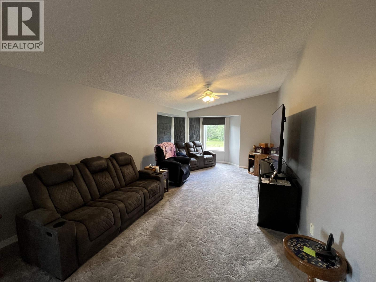 3 Pebble Drive, Fort Nelson, BC - Indoor Photo Showing Living Room