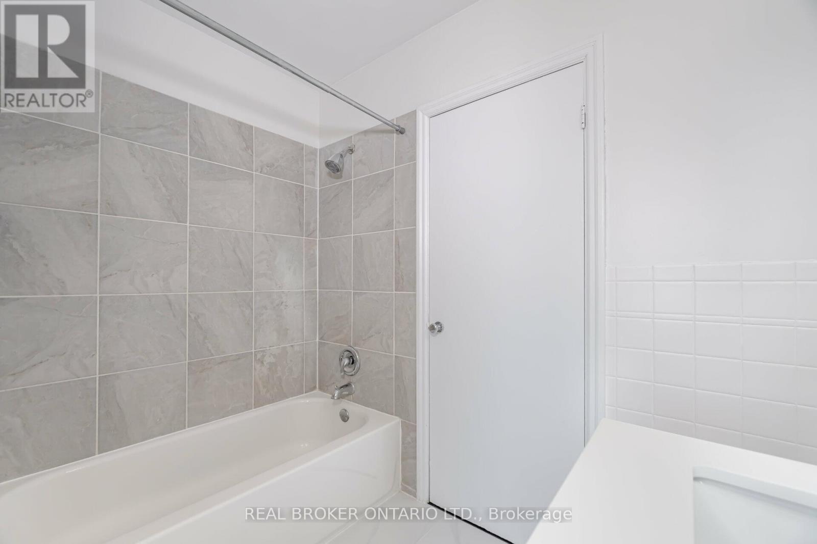 Main - 227 Stevenson Road N, Oshawa, ON - Indoor Photo Showing Bathroom