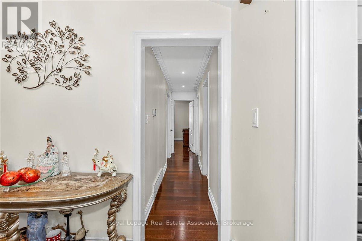 51 Picton Street W, Hamilton, ON - Indoor Photo Showing Other Room