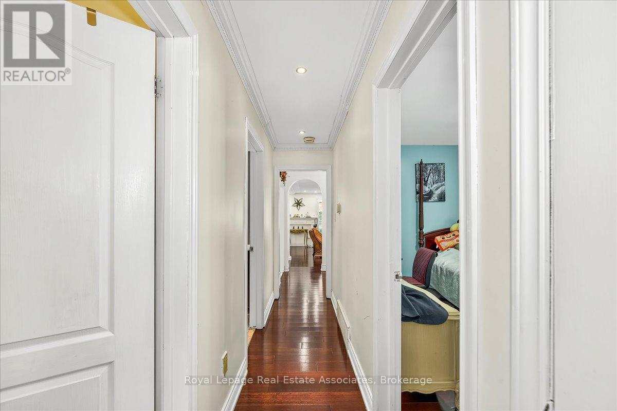 51 Picton Street W, Hamilton, ON - Indoor Photo Showing Other Room