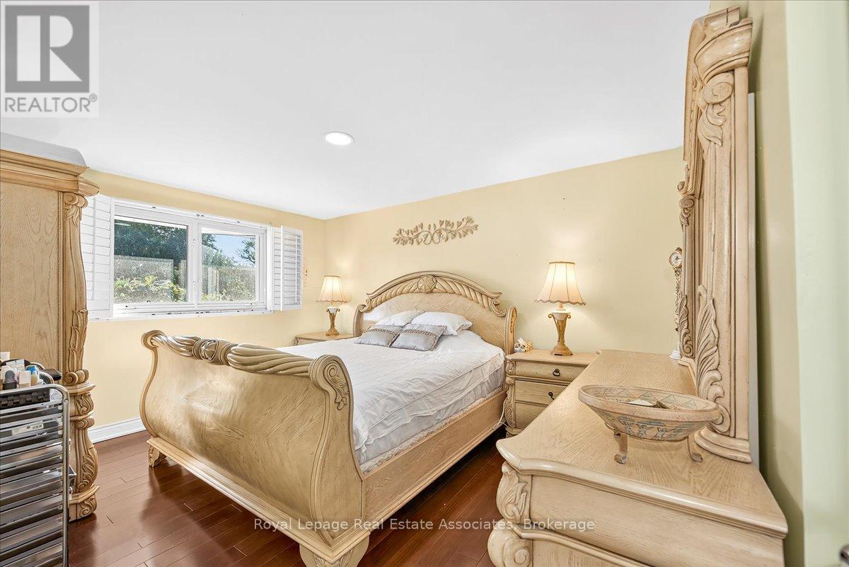 51 Picton Street W, Hamilton, ON - Indoor Photo Showing Bedroom