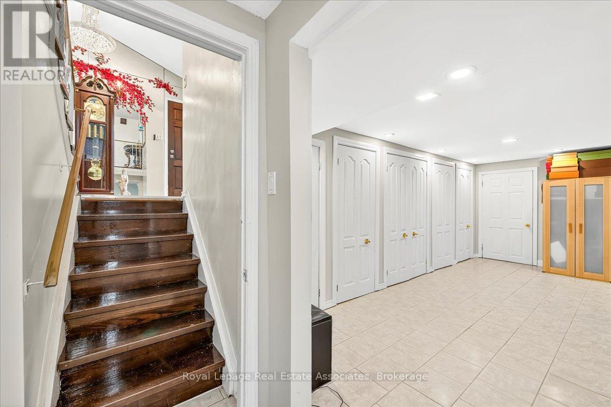 51 Picton Street W, Hamilton, ON - Indoor Photo Showing Other Room