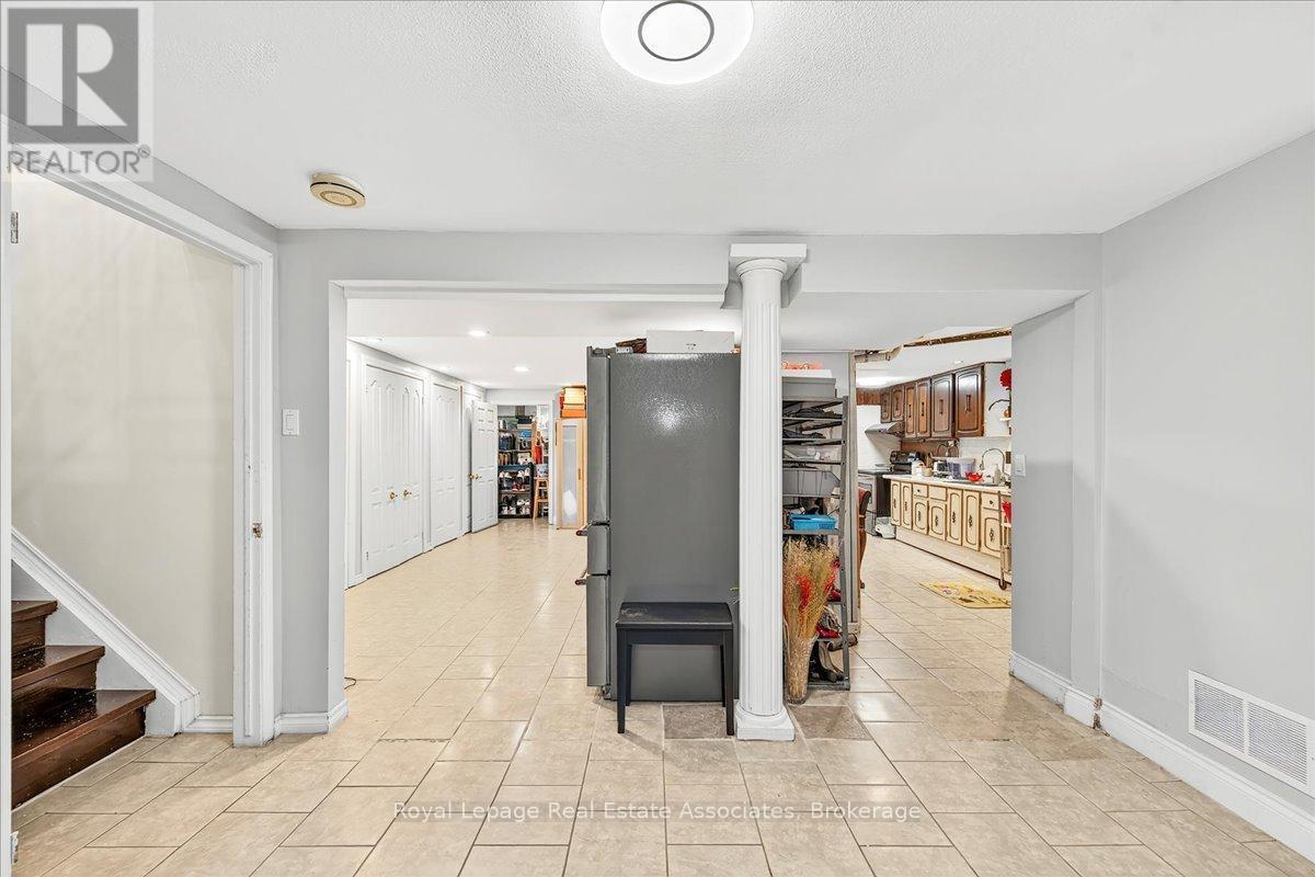 51 Picton Street W, Hamilton, ON - Indoor Photo Showing Other Room