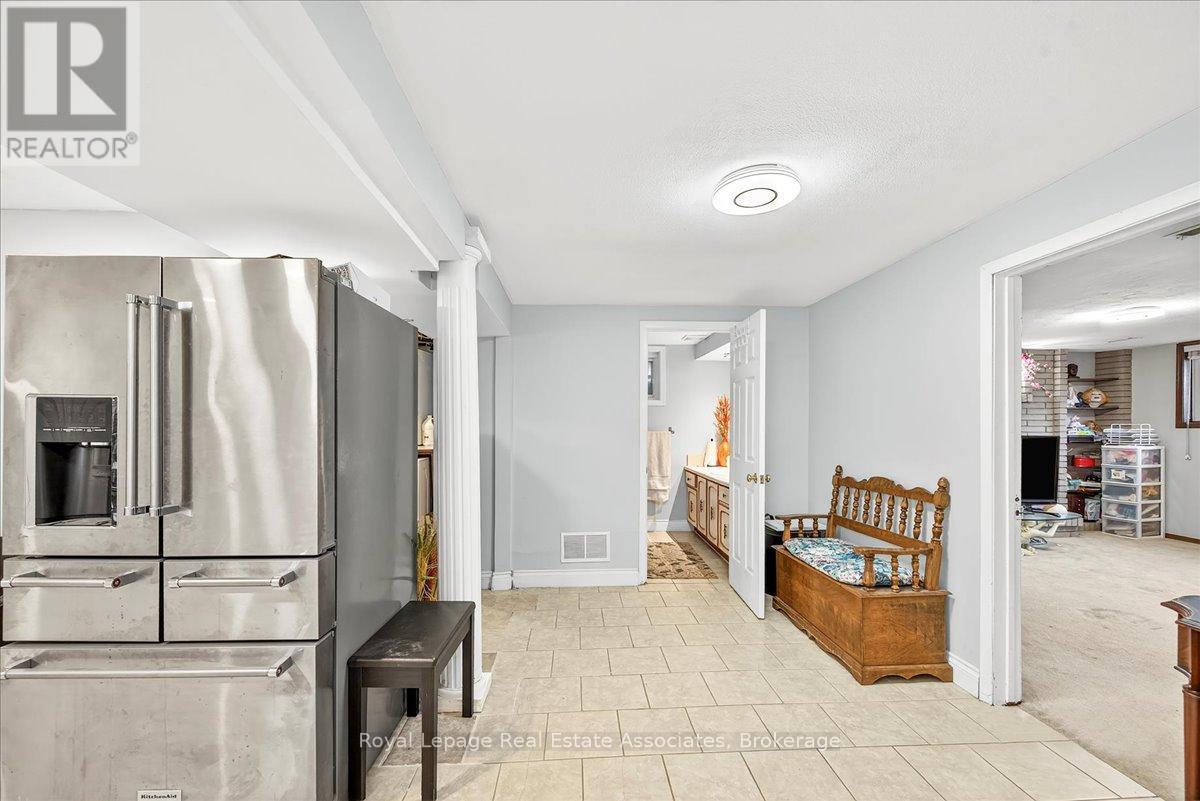 51 Picton Street W, Hamilton, ON - Indoor