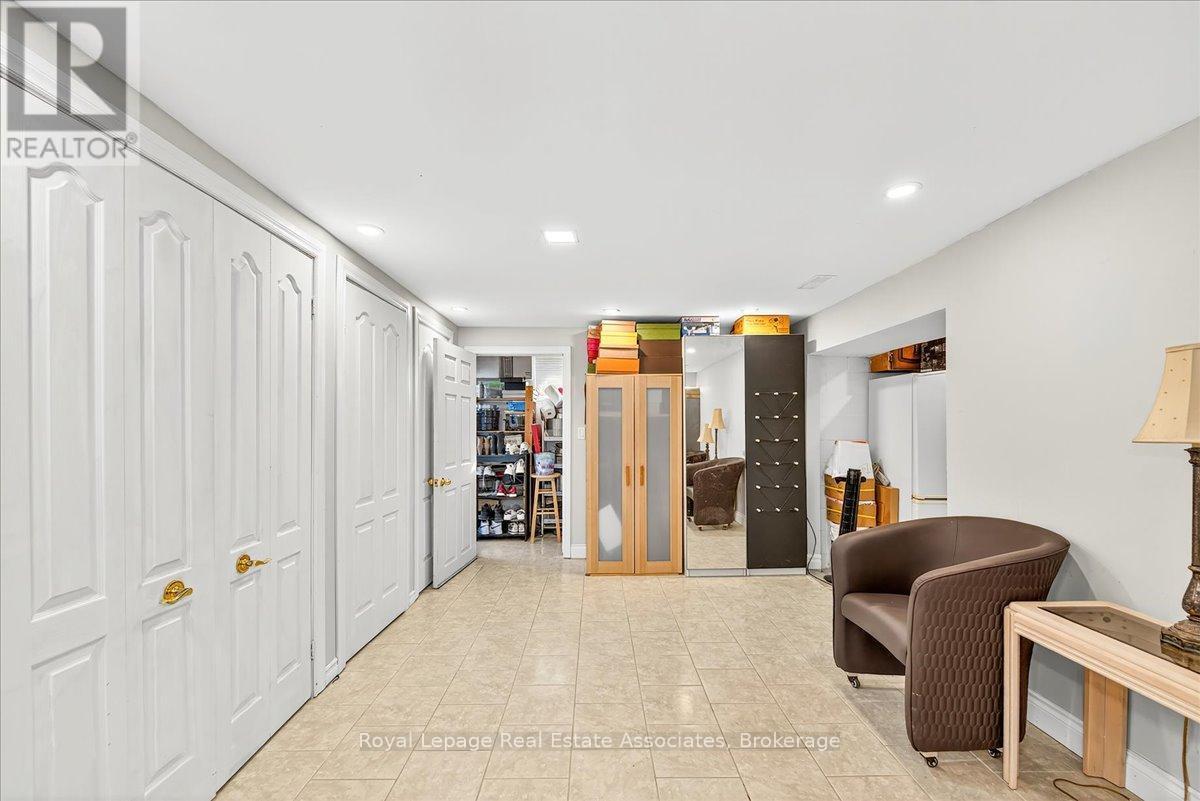 51 Picton Street W, Hamilton, ON - Indoor Photo Showing Other Room