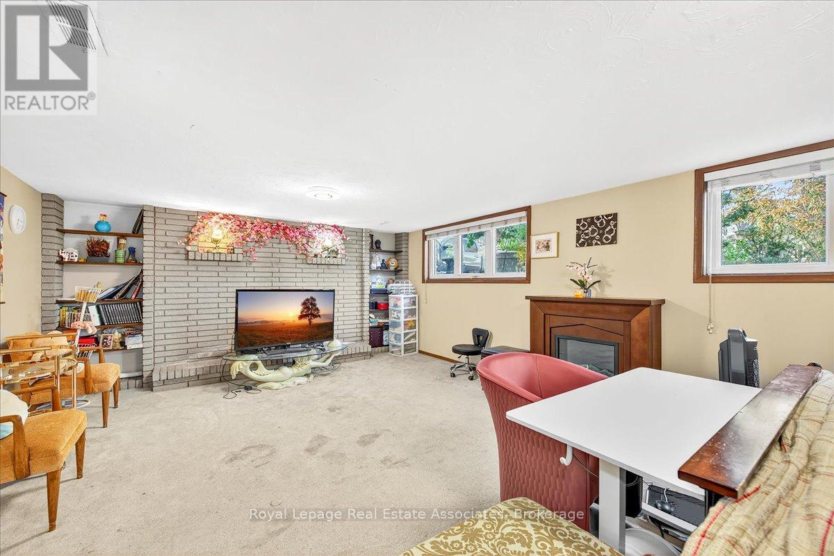 51 Picton Street W, Hamilton, ON - Indoor