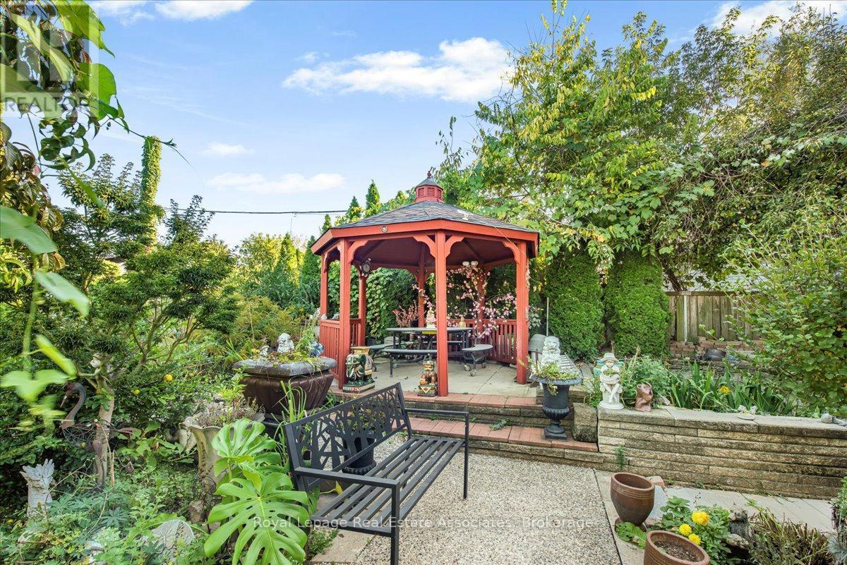 51 Picton Street W, Hamilton, ON - Outdoor With Backyard