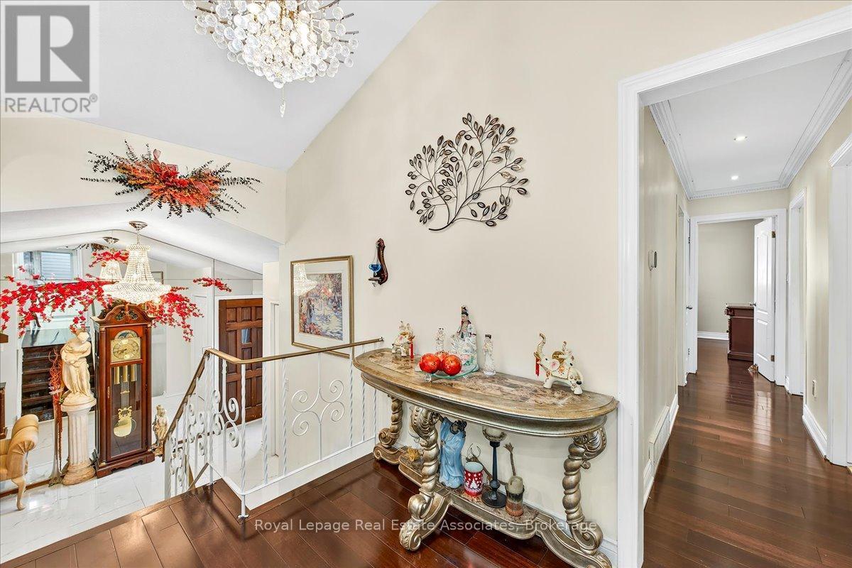 51 Picton Street W, Hamilton, ON - Indoor Photo Showing Other Room