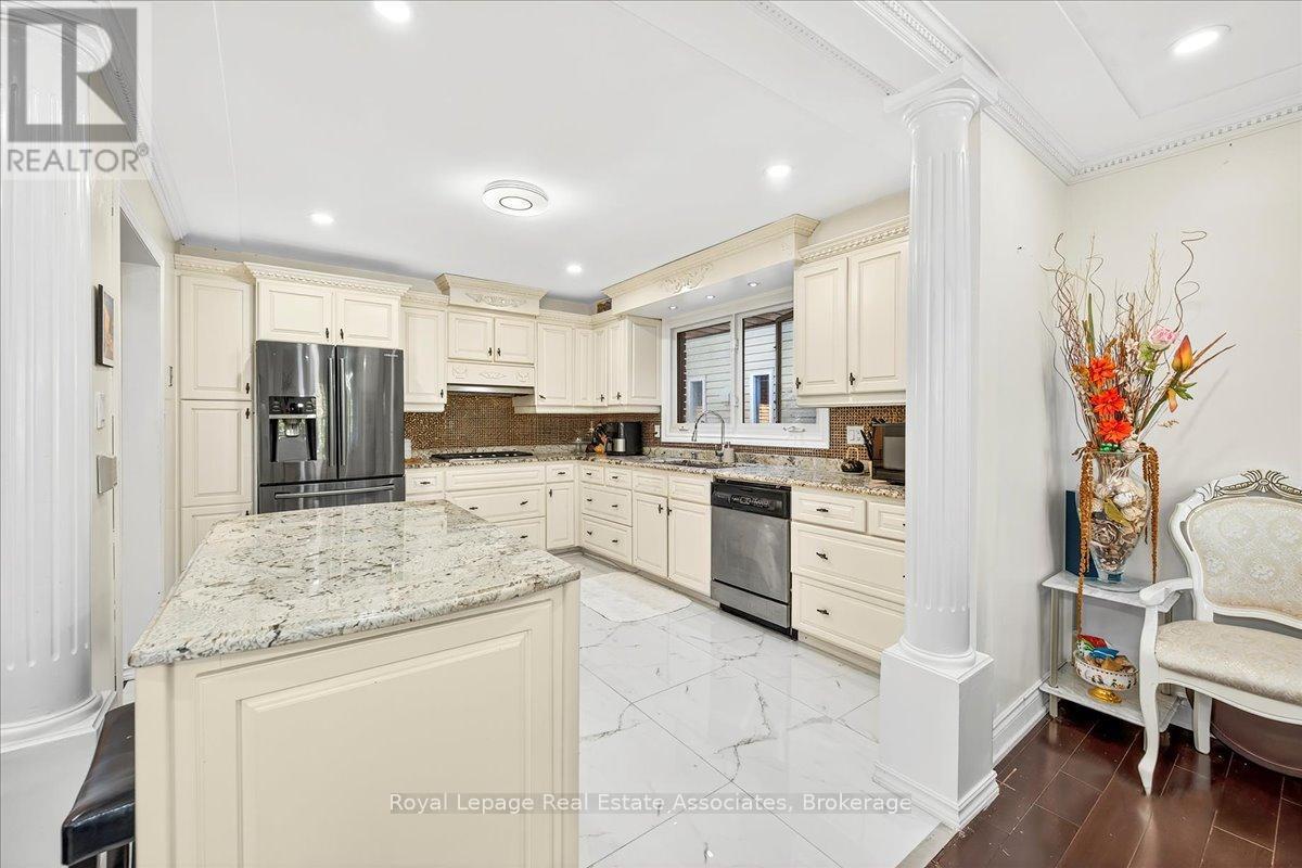 51 Picton Street W, Hamilton, ON - Indoor Photo Showing Kitchen