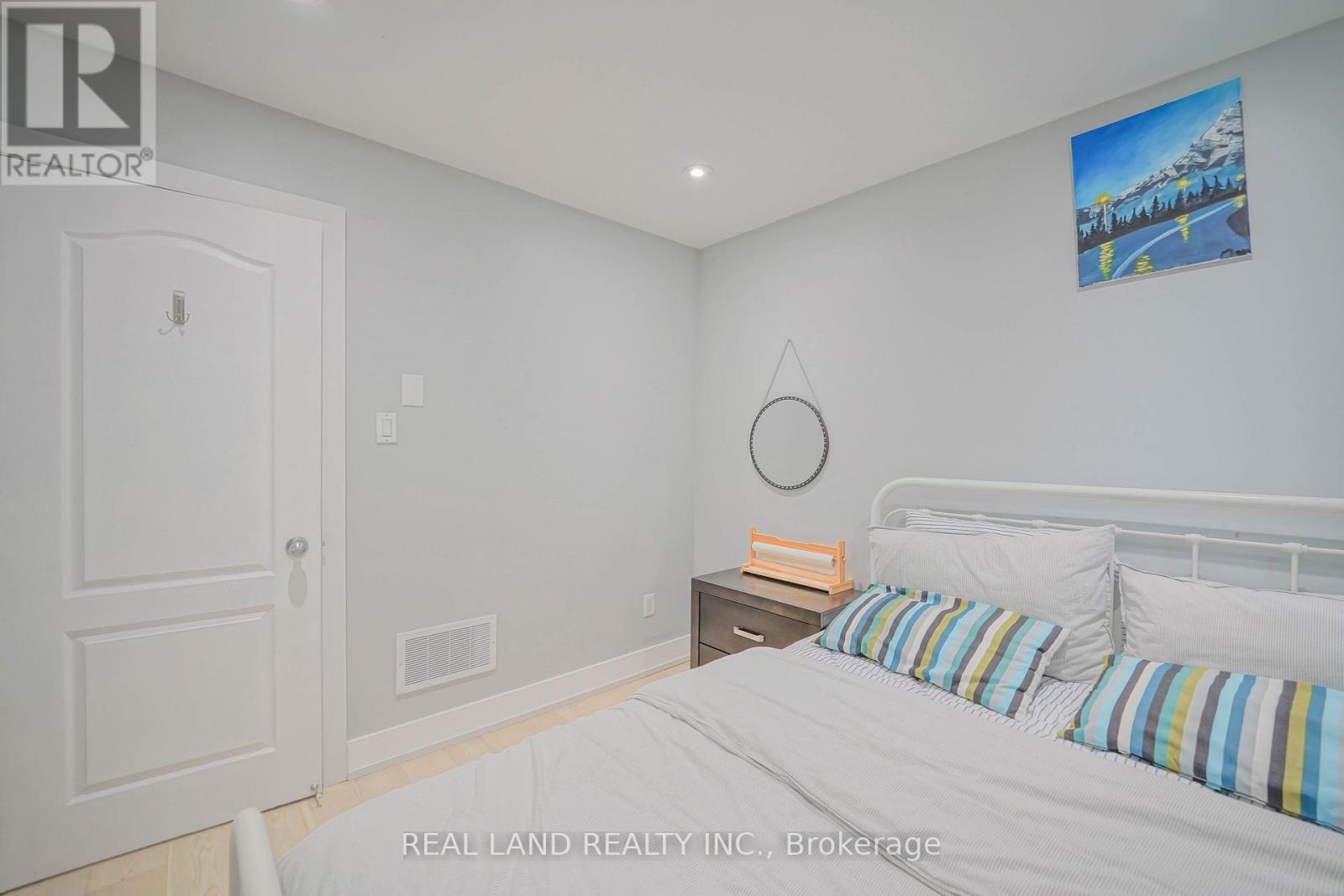 21 Marilyn Crescent, Kawartha Lakes, ON - Indoor Photo Showing Bedroom
