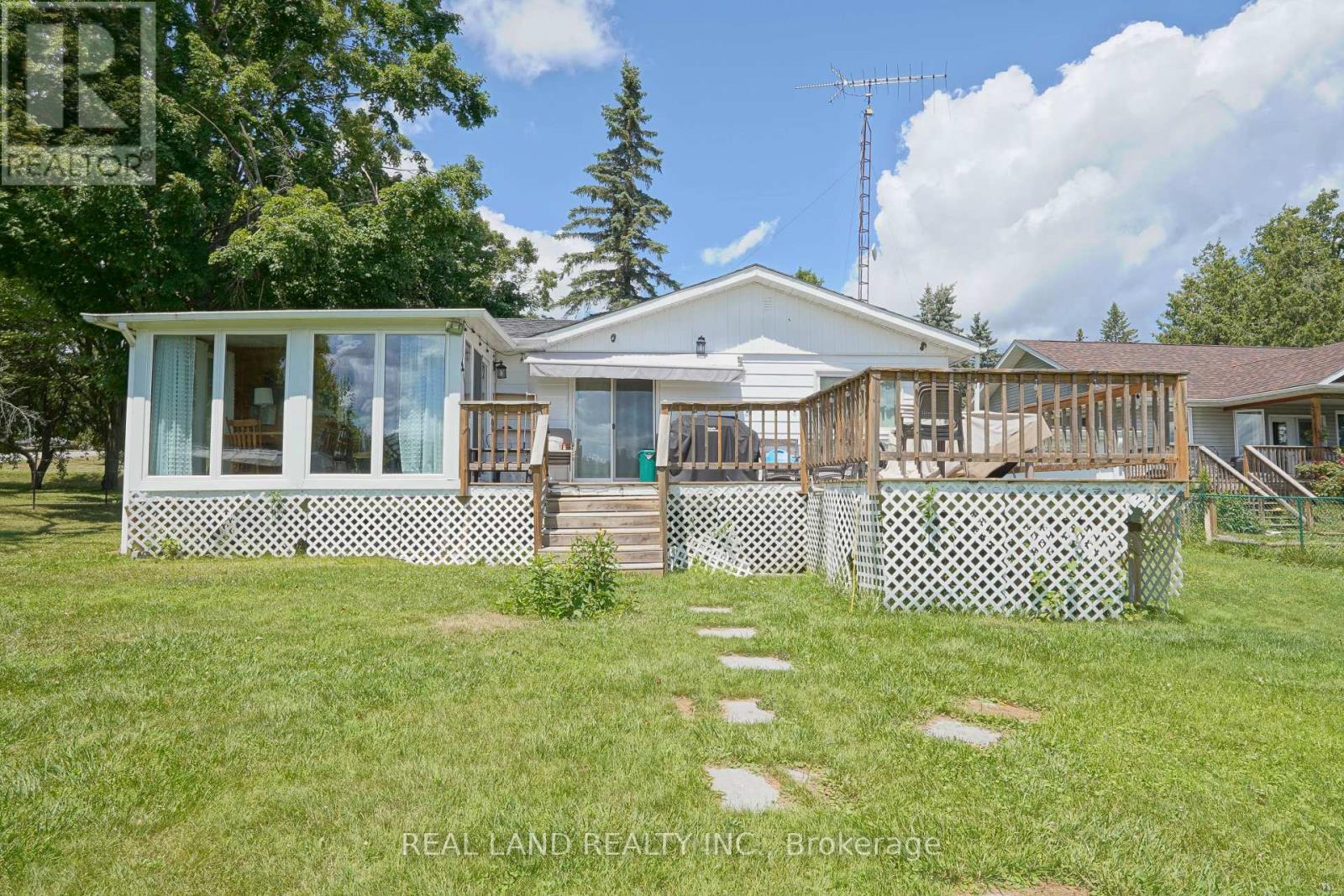 21 Marilyn Crescent, Kawartha Lakes, ON - Outdoor With Deck Patio Veranda