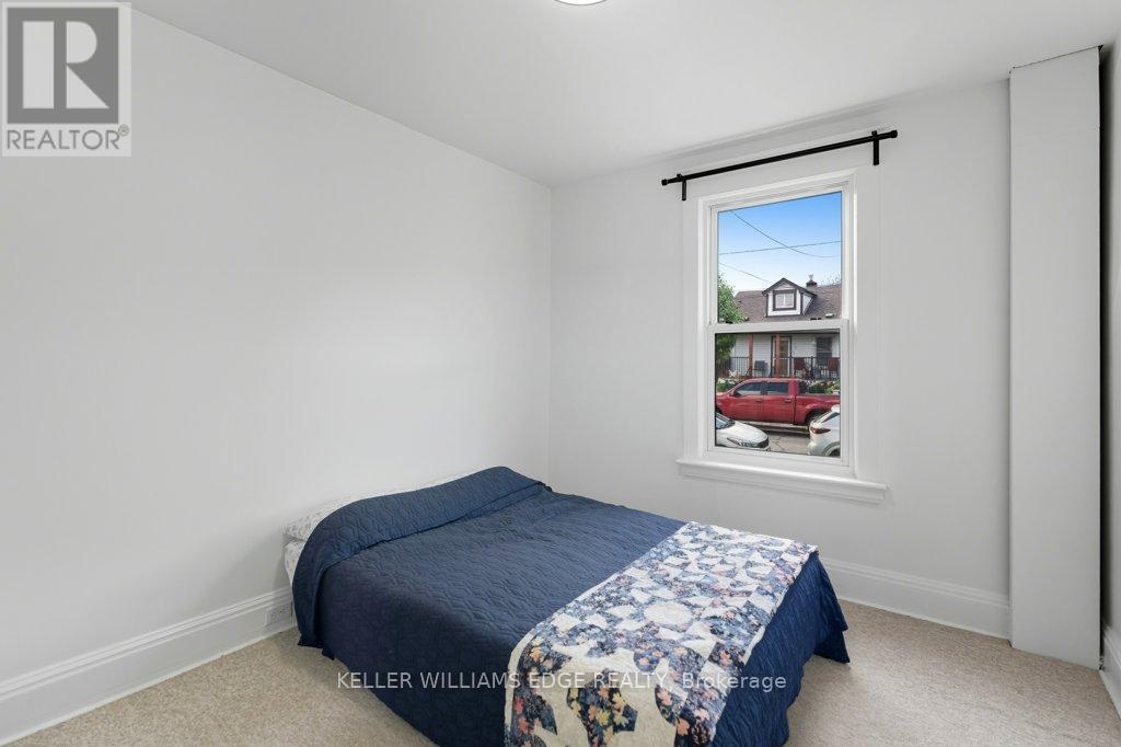 159 Hope Avenue, Hamilton, ON - Indoor Photo Showing Bedroom