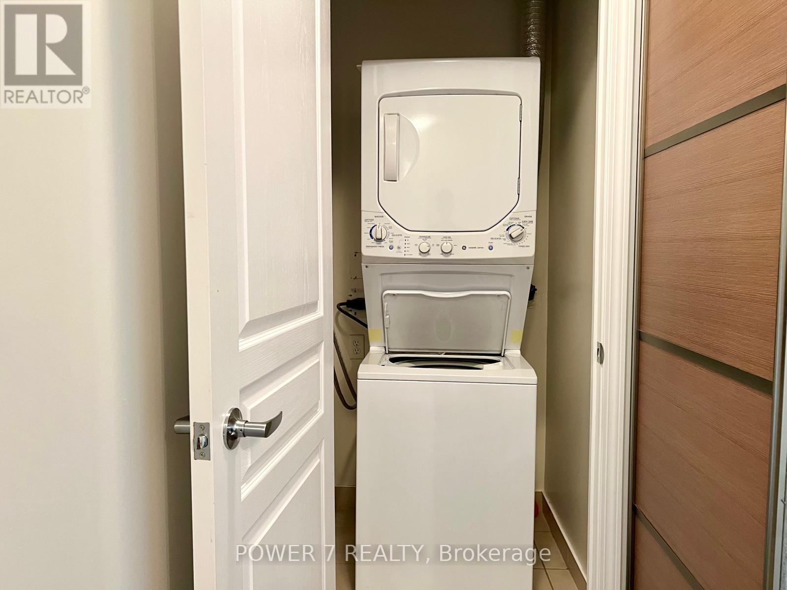 102 - 352 Front Street W, Toronto, ON - Indoor Photo Showing Laundry Room