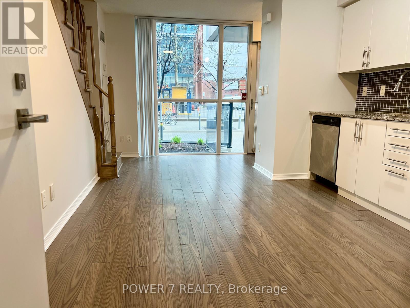 102 - 352 Front Street W, Toronto, ON - Indoor Photo Showing Kitchen