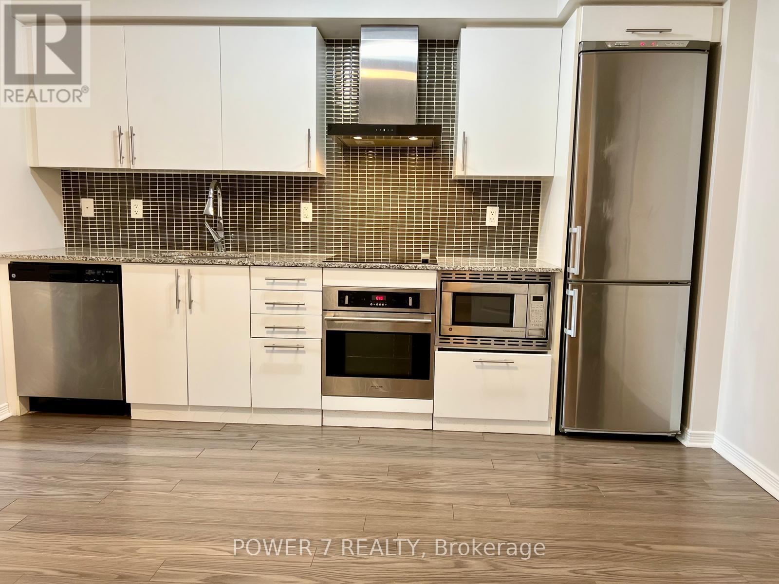 102 - 352 Front Street W, Toronto, ON - Indoor Photo Showing Kitchen With Upgraded Kitchen