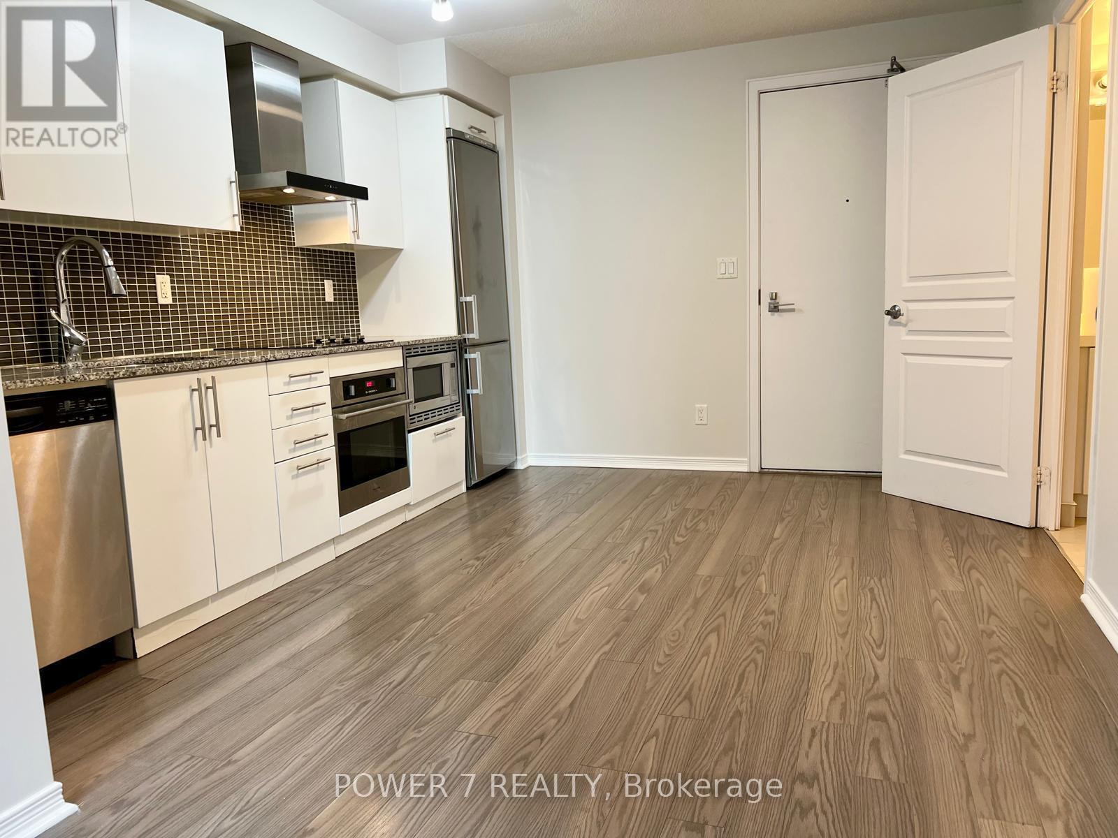 102 - 352 Front Street W, Toronto, ON - Indoor Photo Showing Kitchen