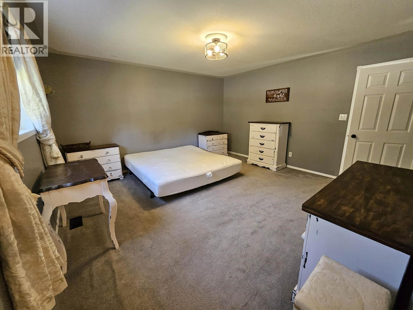 4887 Meesquono Trail, 108 Mile Ranch, BC - Indoor Photo Showing Bedroom