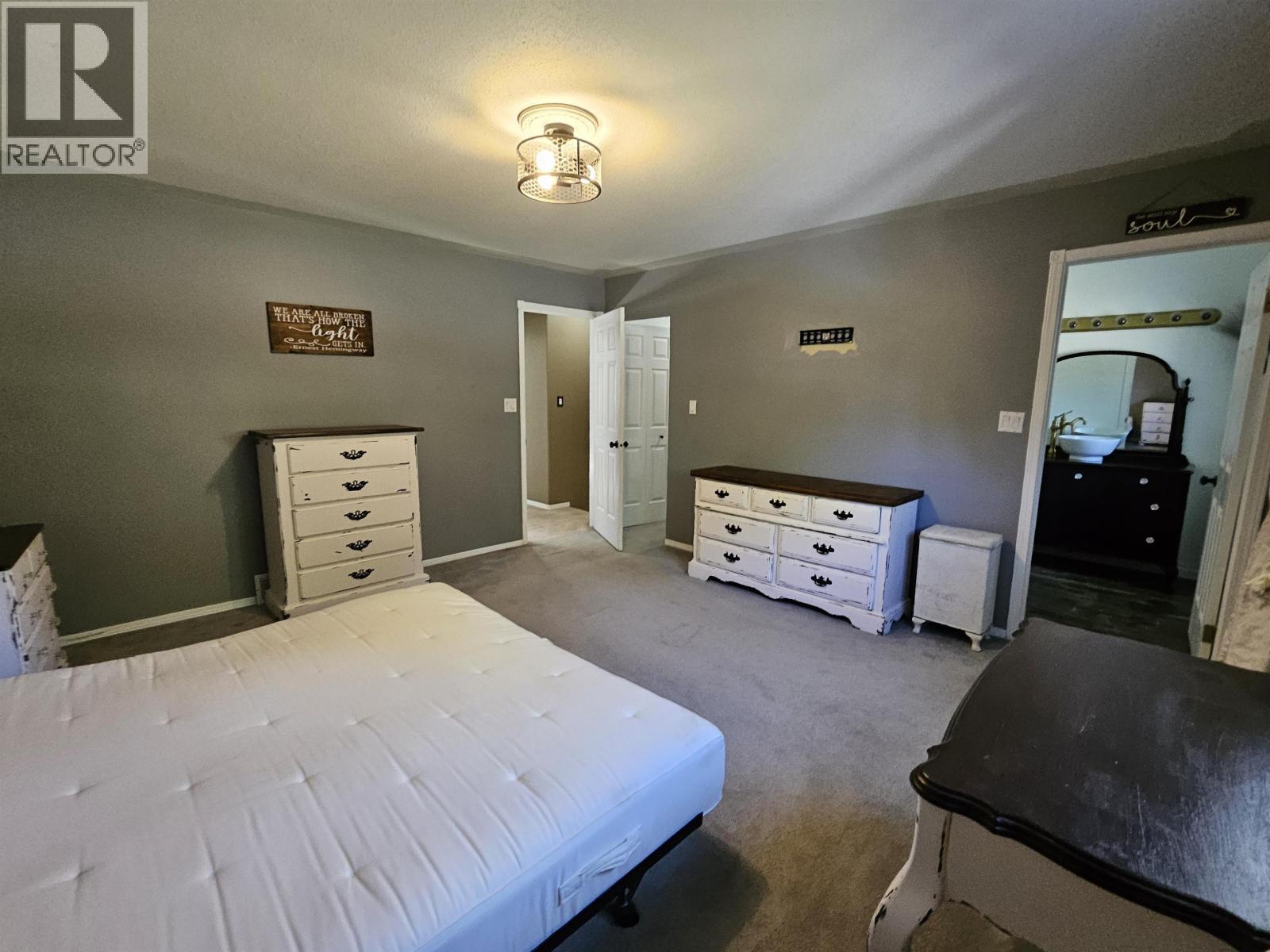4887 Meesquono Trail, 108 Mile Ranch, BC - Indoor Photo Showing Bedroom
