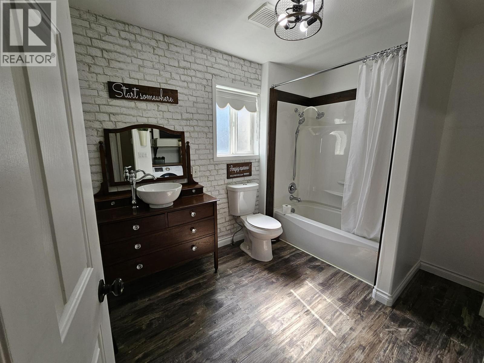 4887 Meesquono Trail, 108 Mile Ranch, BC - Indoor Photo Showing Bathroom