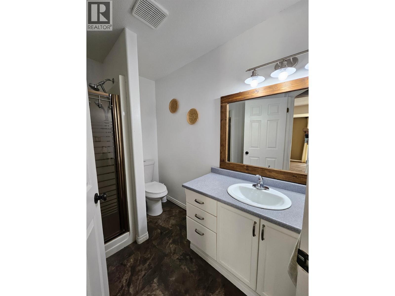4887 Meesquono Trail, 108 Mile Ranch, BC - Indoor Photo Showing Bathroom