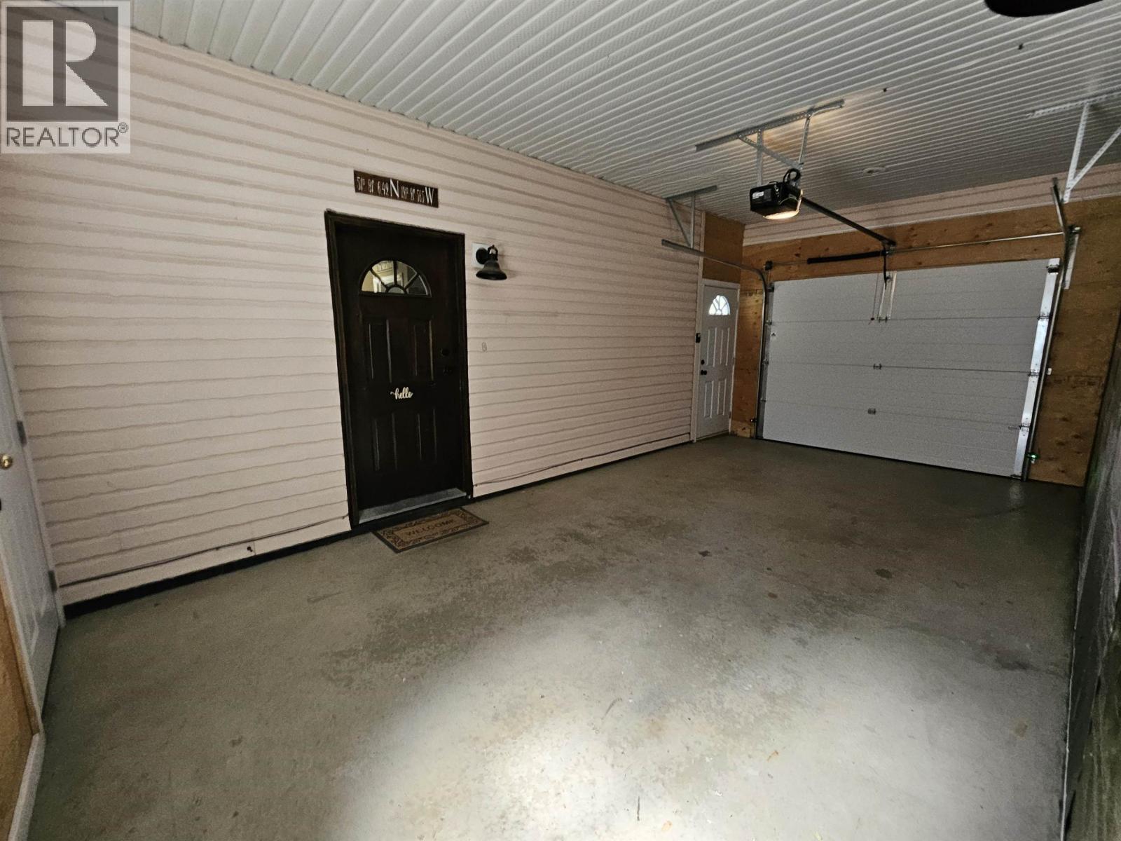 4887 Meesquono Trail, 108 Mile Ranch, BC - Indoor Photo Showing Garage