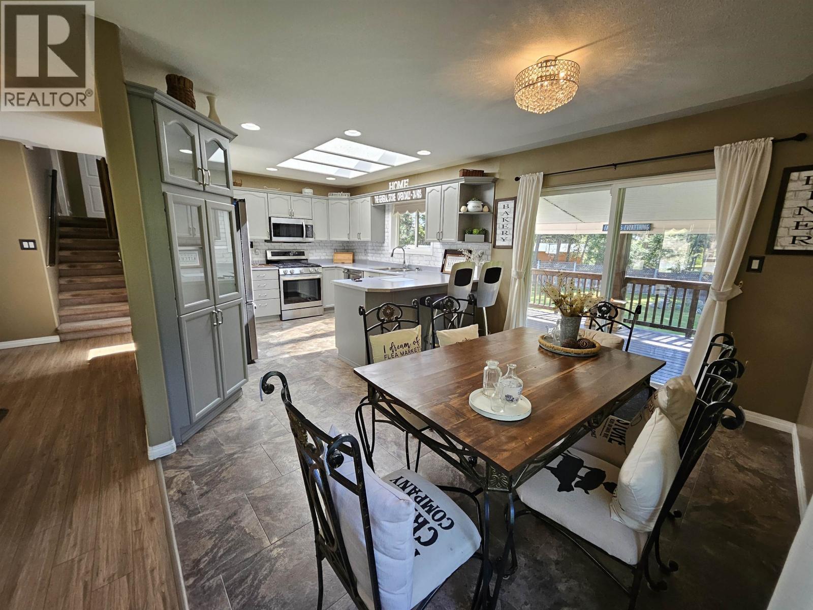4887 Meesquono Trail, 108 Mile Ranch, BC - Indoor Photo Showing Dining Room