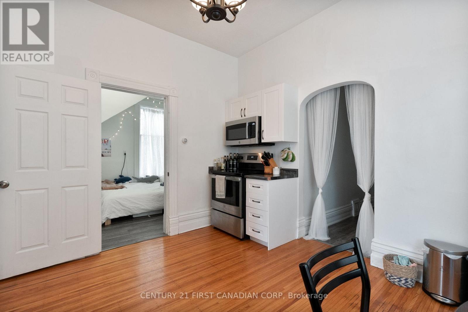 578 Waterloo Street, London East (East F), ON - Indoor Photo Showing Kitchen