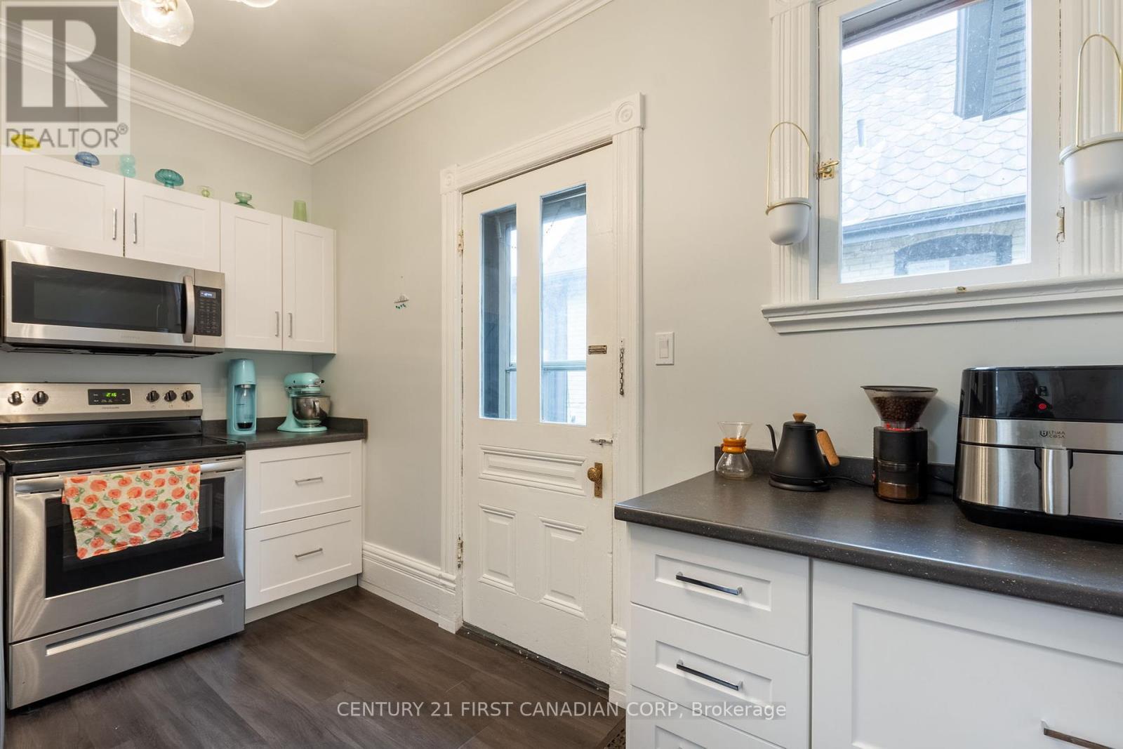 578 Waterloo Street, London East (East F), ON - Indoor Photo Showing Kitchen