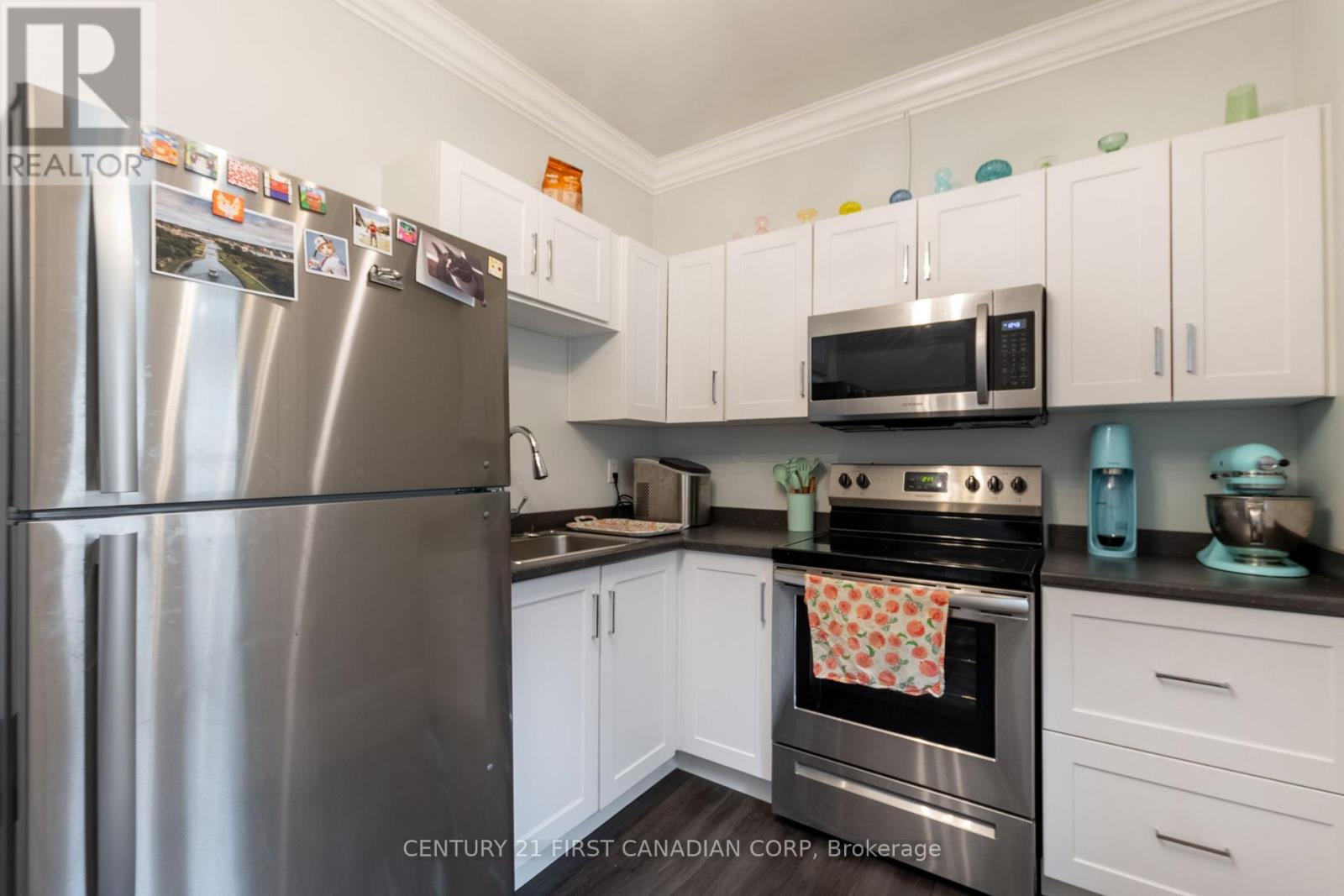 578 Waterloo Street, London East (East F), ON - Indoor Photo Showing Kitchen With Upgraded Kitchen