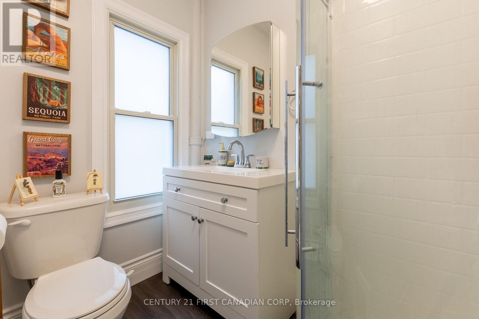 578 Waterloo Street, London East (East F), ON - Indoor Photo Showing Bathroom