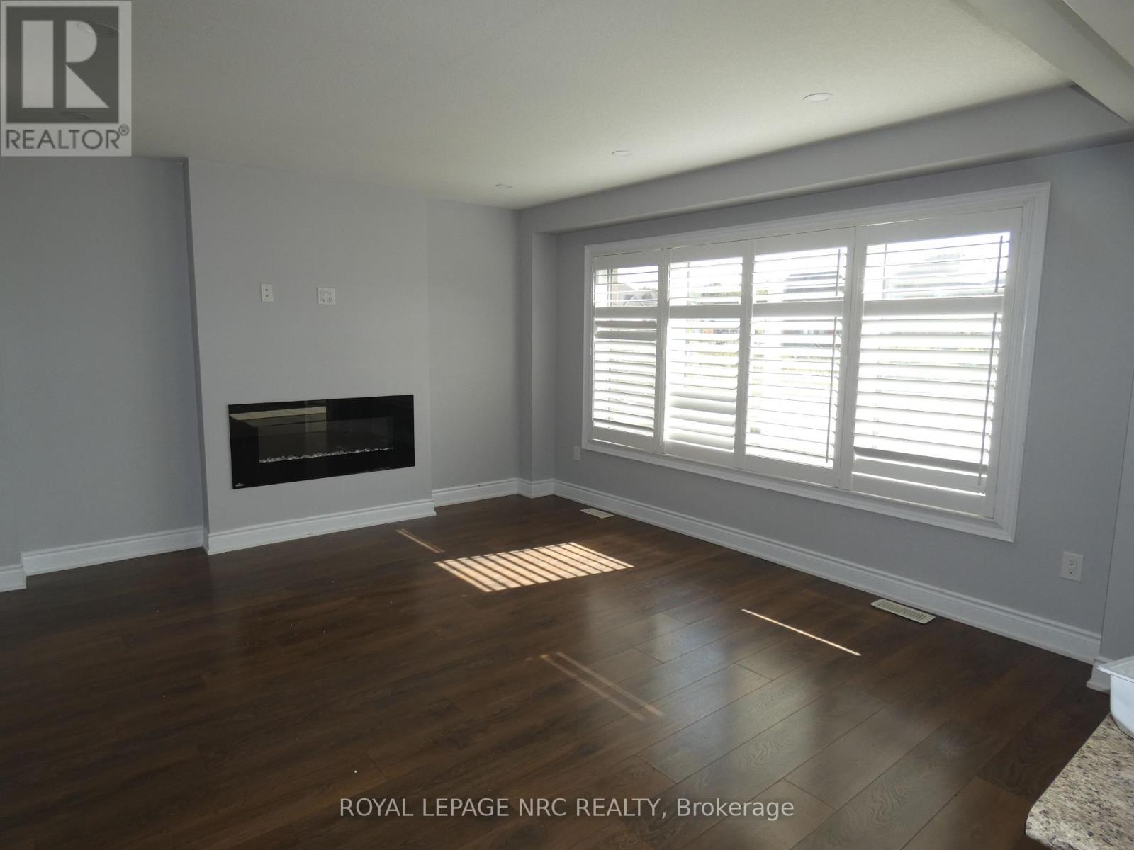 7857 Sassafras Trail, Niagara Falls (Brown), ON - Indoor With Fireplace