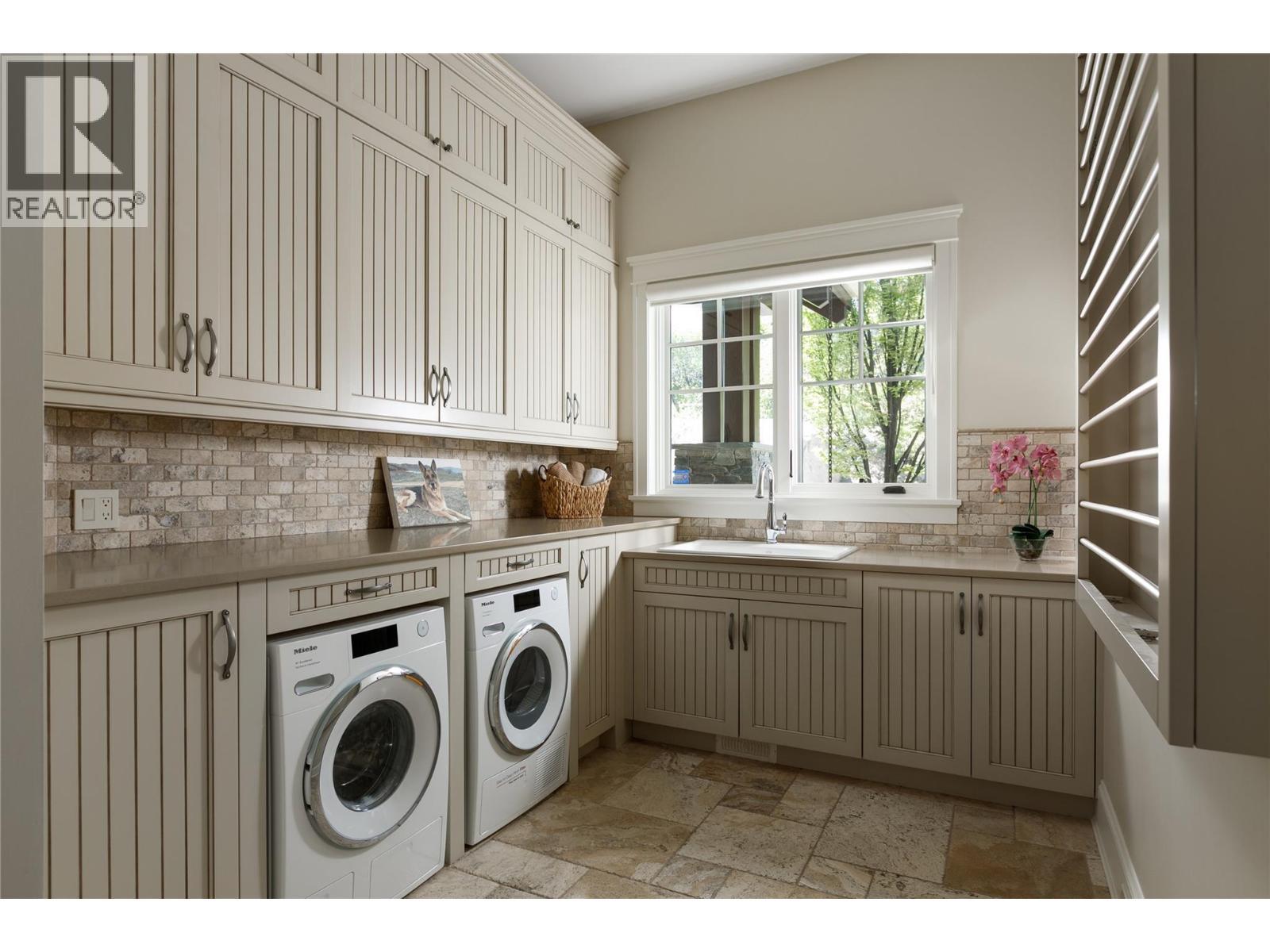 622 Jigger Place, Vernon, BC - Indoor Photo Showing Laundry Room