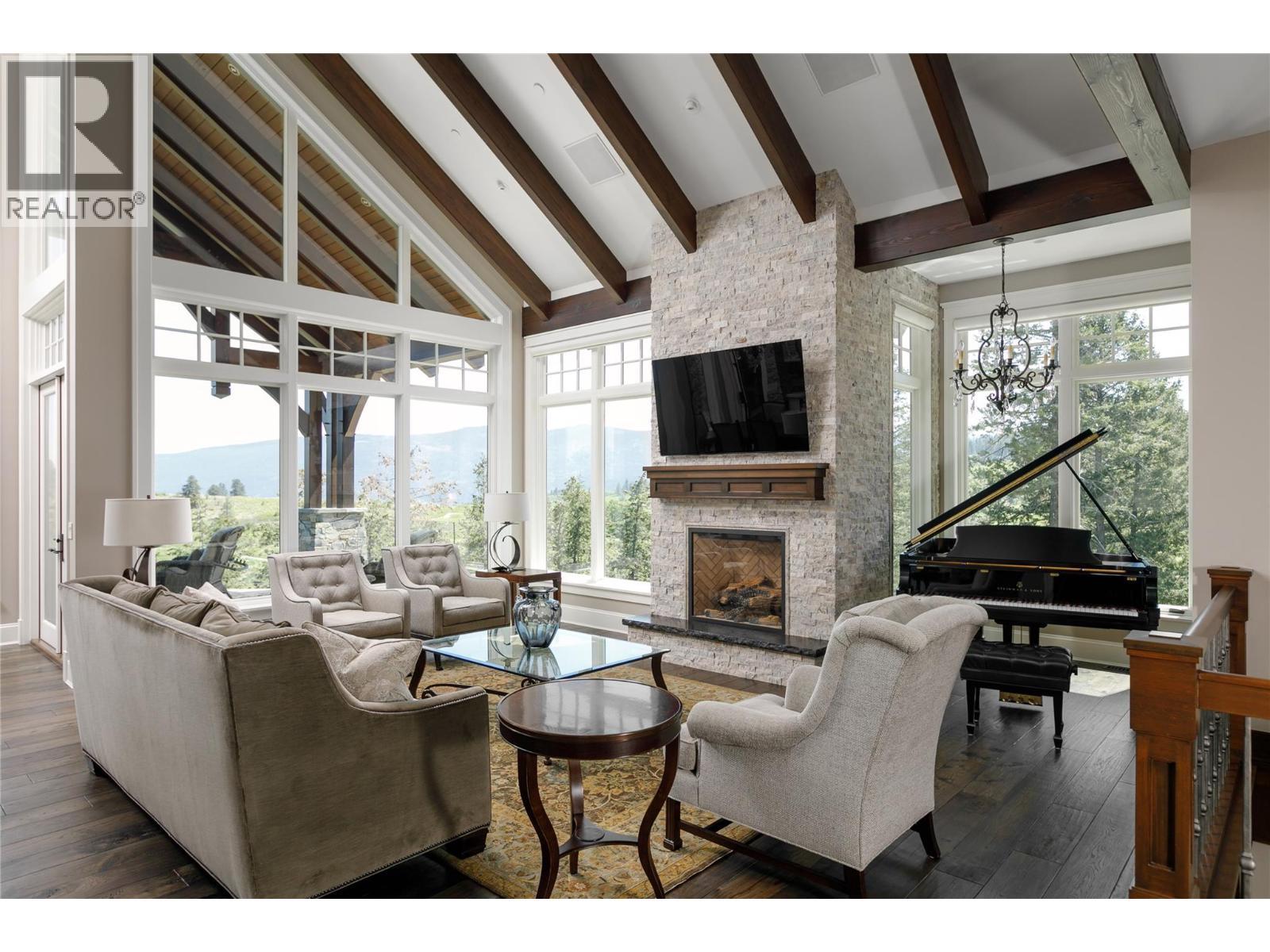 622 Jigger Place, Vernon, BC - Indoor Photo Showing Living Room With Fireplace