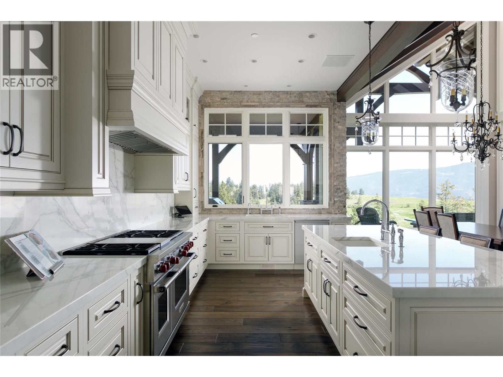 622 Jigger Place, Vernon, BC - Indoor Photo Showing Kitchen With Upgraded Kitchen