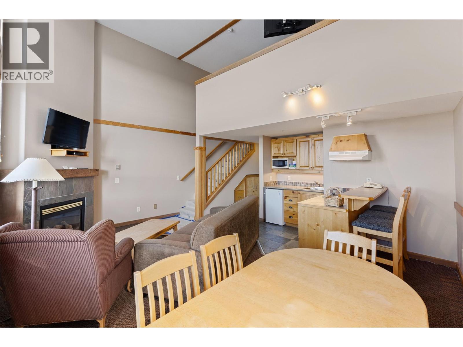 5335 Big White Road Unit# 206, Big White, BC - Indoor Photo Showing Dining Room With Fireplace
