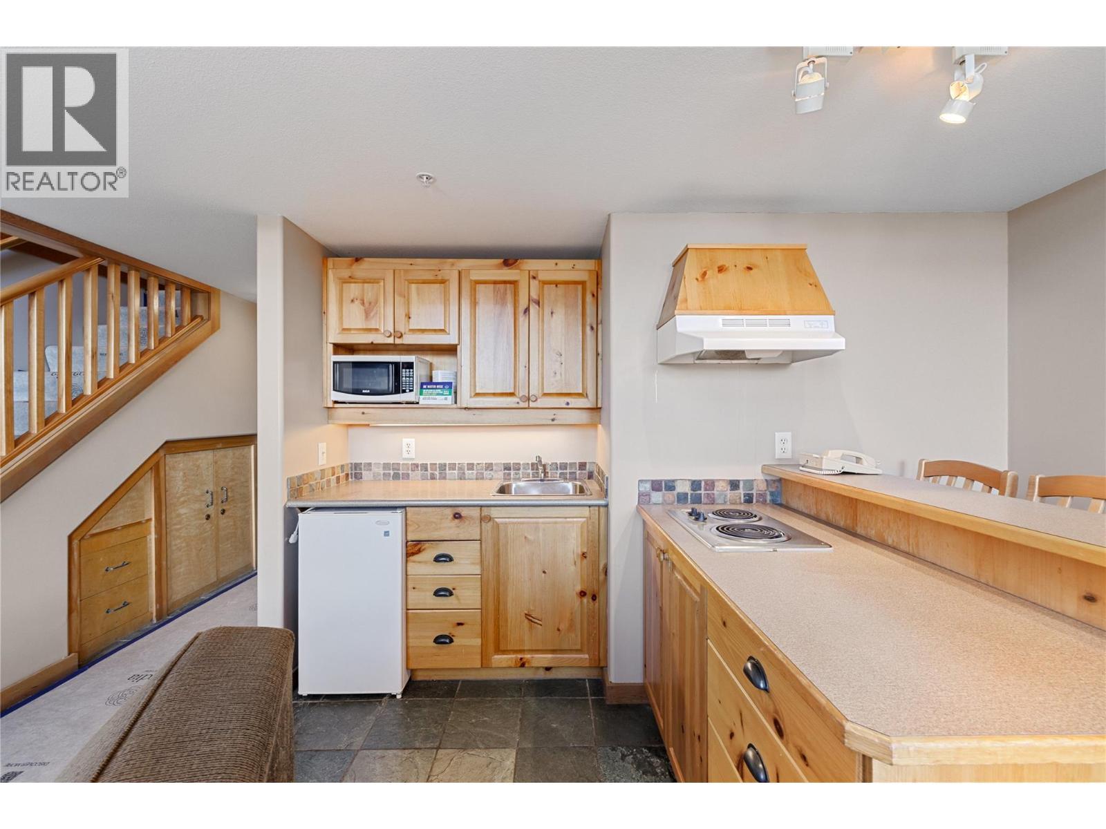 5335 Big White Road Unit# 206, Big White, BC - Indoor Photo Showing Kitchen