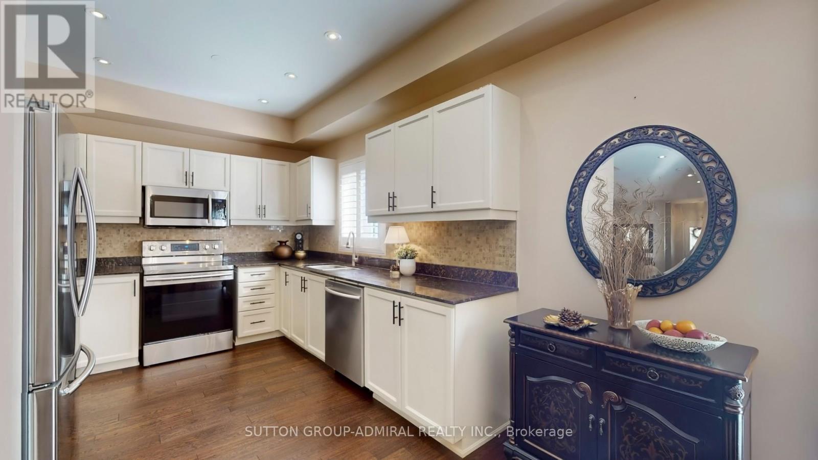 222 Hollywood Hill Circle, Vaughan, ON - Indoor Photo Showing Kitchen