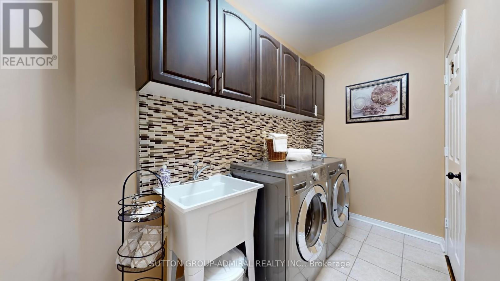 222 Hollywood Hill Circle, Vaughan, ON - Indoor Photo Showing Laundry Room