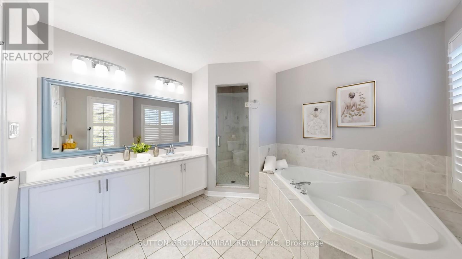 222 Hollywood Hill Circle, Vaughan, ON - Indoor Photo Showing Bathroom