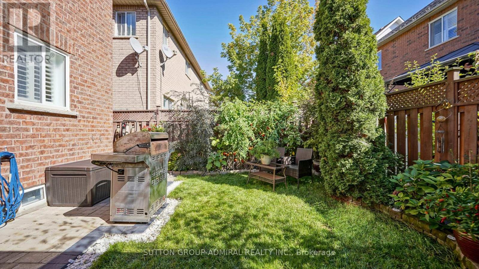 222 Hollywood Hill Circle, Vaughan, ON - Outdoor
