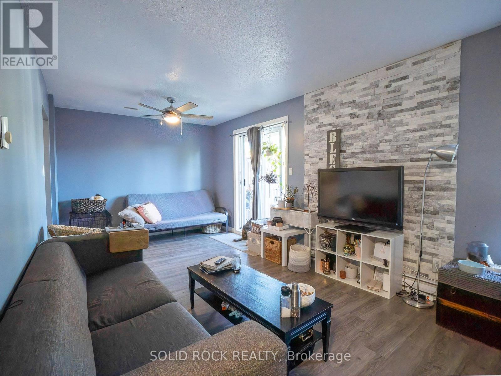 106 - 24 Townline Road W, Carleton Place, ON - Indoor Photo Showing Living Room