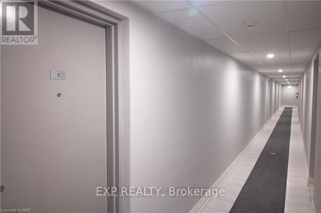 8 - 6287 O'Neil Street, Niagara Falls, ON - Indoor Photo Showing Other Room