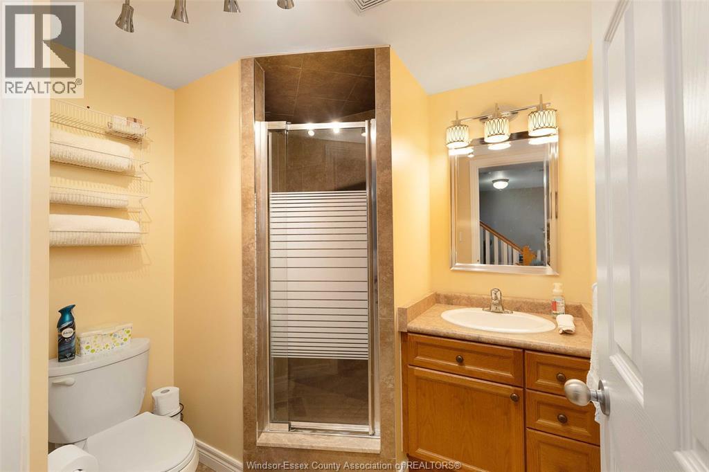 4530 Sassafras, Windsor, ON - Indoor Photo Showing Bathroom