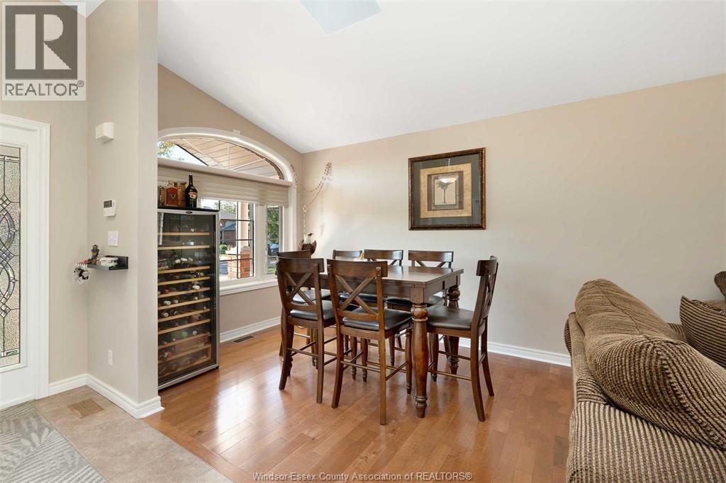4530 Sassafras, Windsor, ON - Indoor Photo Showing Dining Room
