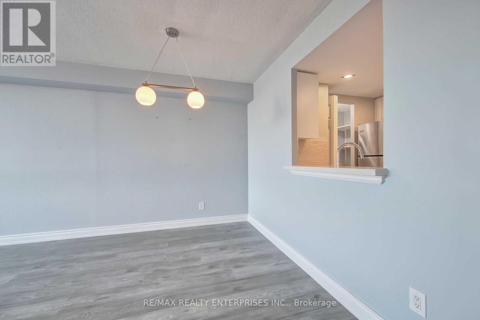 420 - 1001 Cedarglen Gate, Mississauga, ON - Photo Showing Other Room