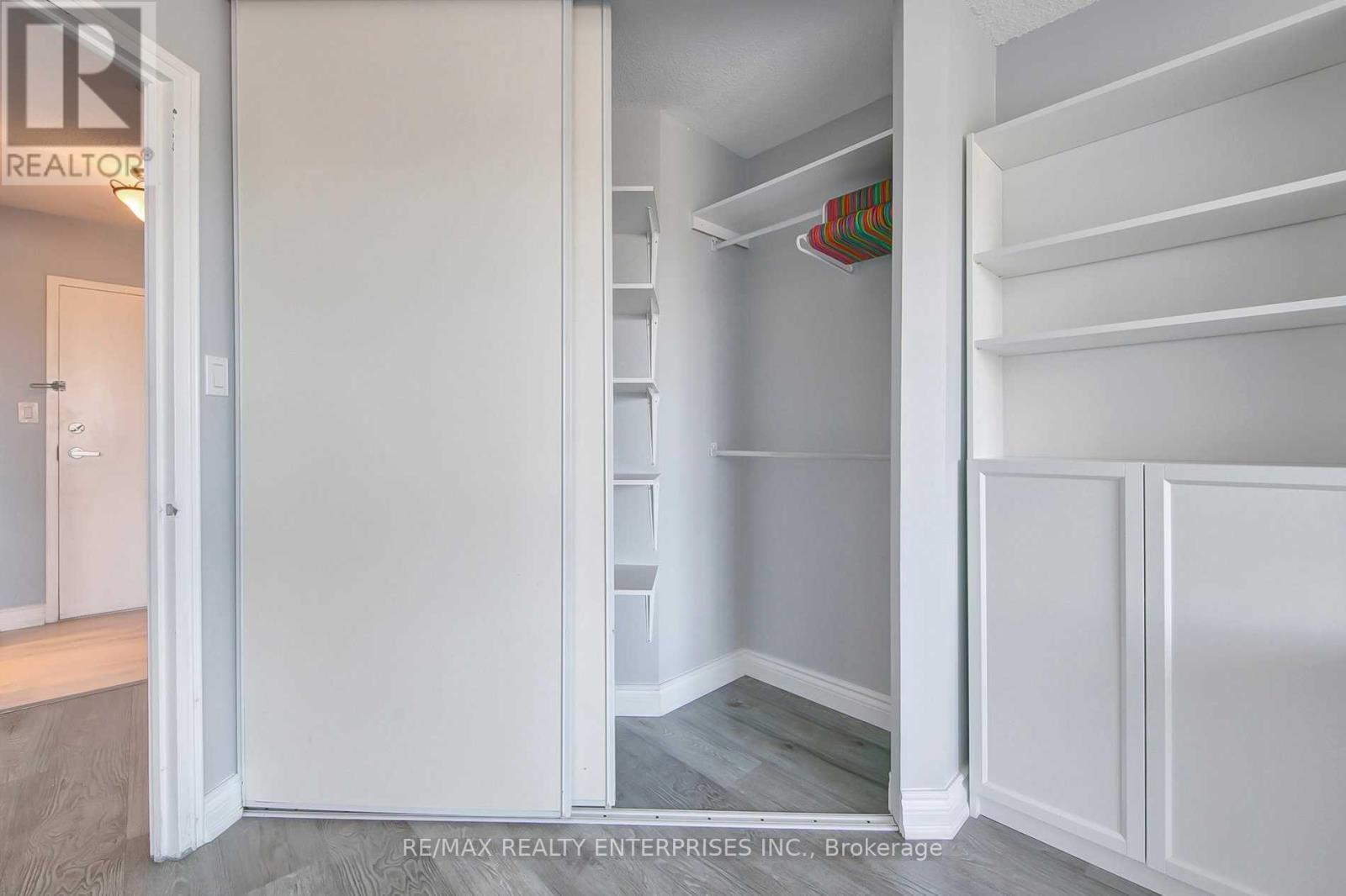 420 - 1001 Cedarglen Gate, Mississauga, ON - Indoor