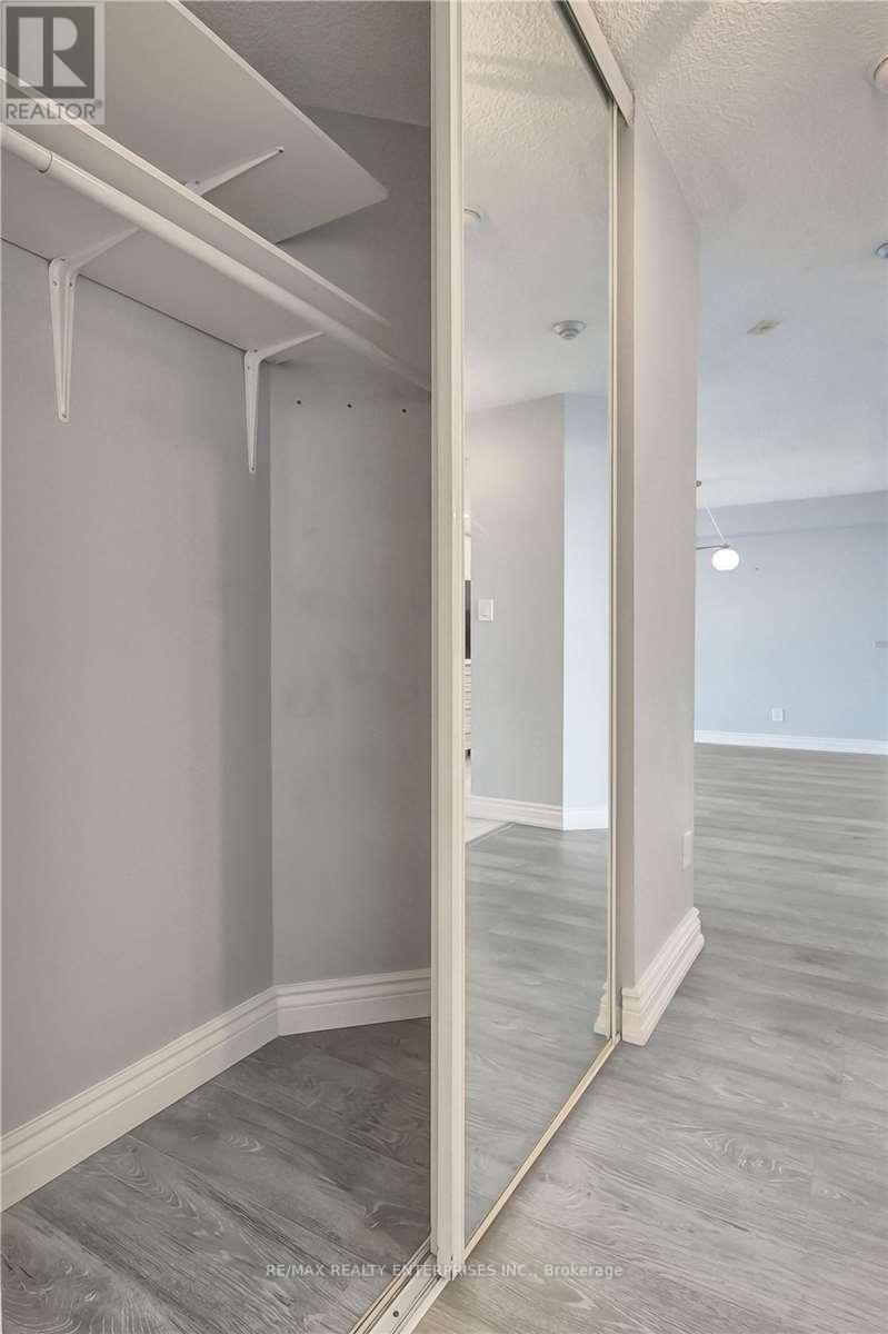 420 - 1001 Cedarglen Gate, Mississauga, ON - Indoor