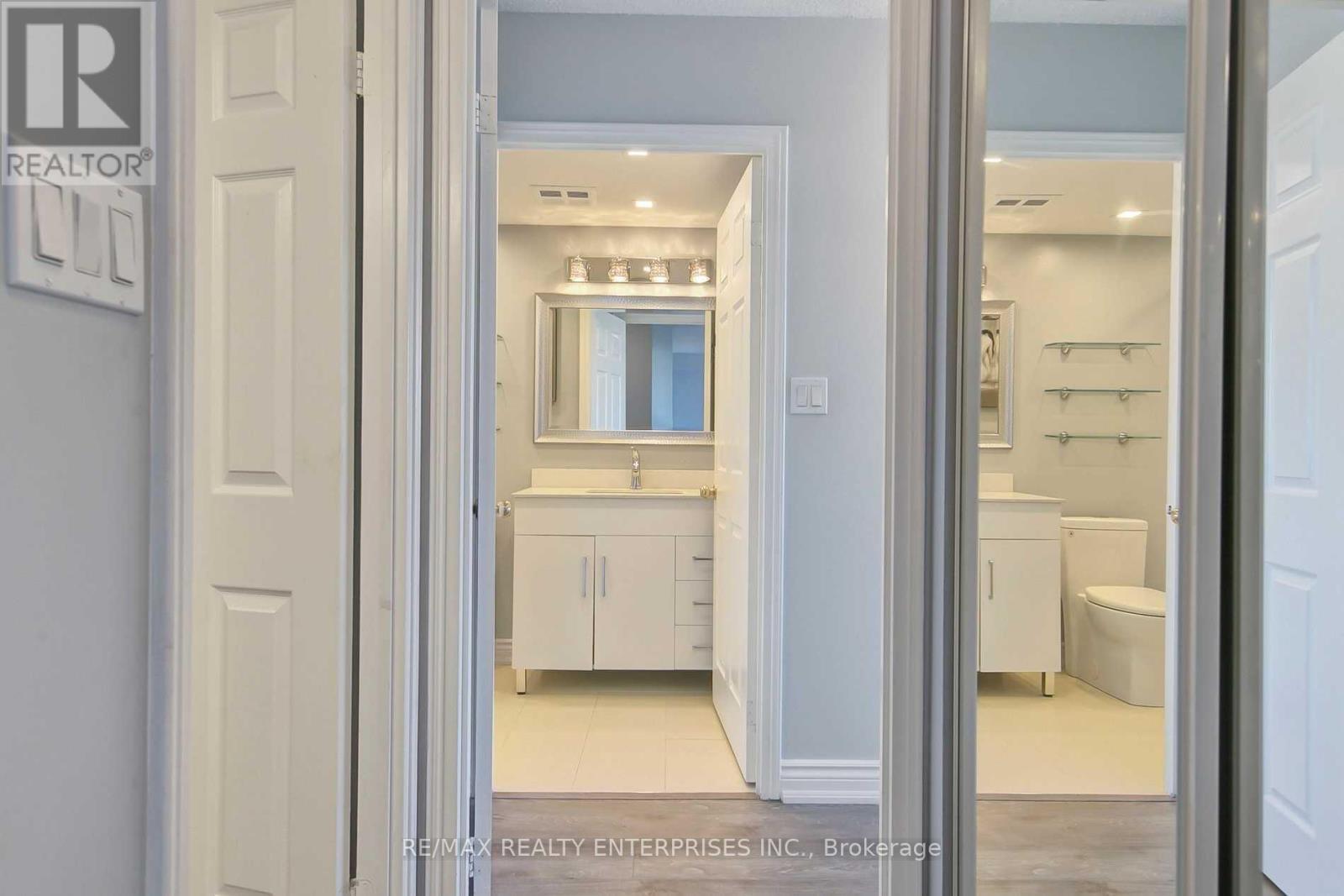 420 - 1001 Cedarglen Gate, Mississauga, ON - Indoor