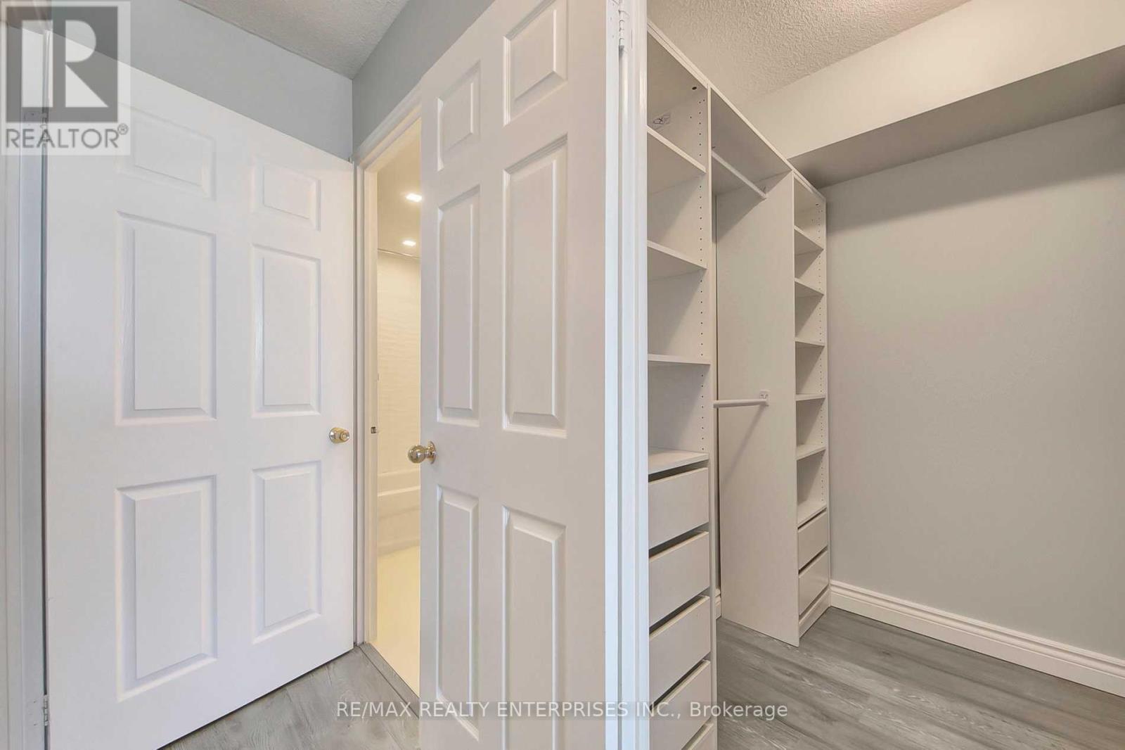 420 - 1001 Cedarglen Gate, Mississauga, ON - Indoor