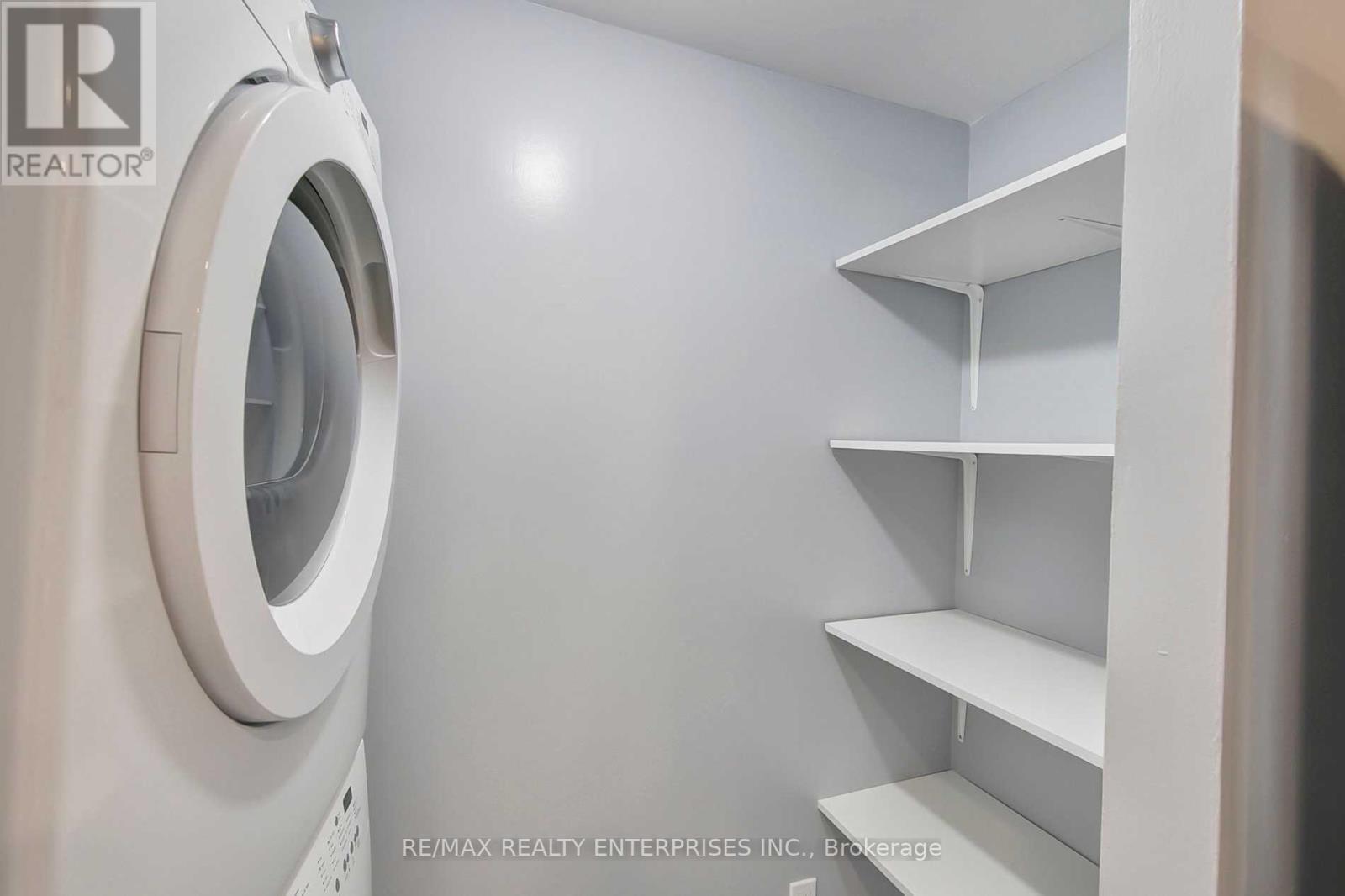 420 - 1001 Cedarglen Gate, Mississauga, ON - Indoor With Storage